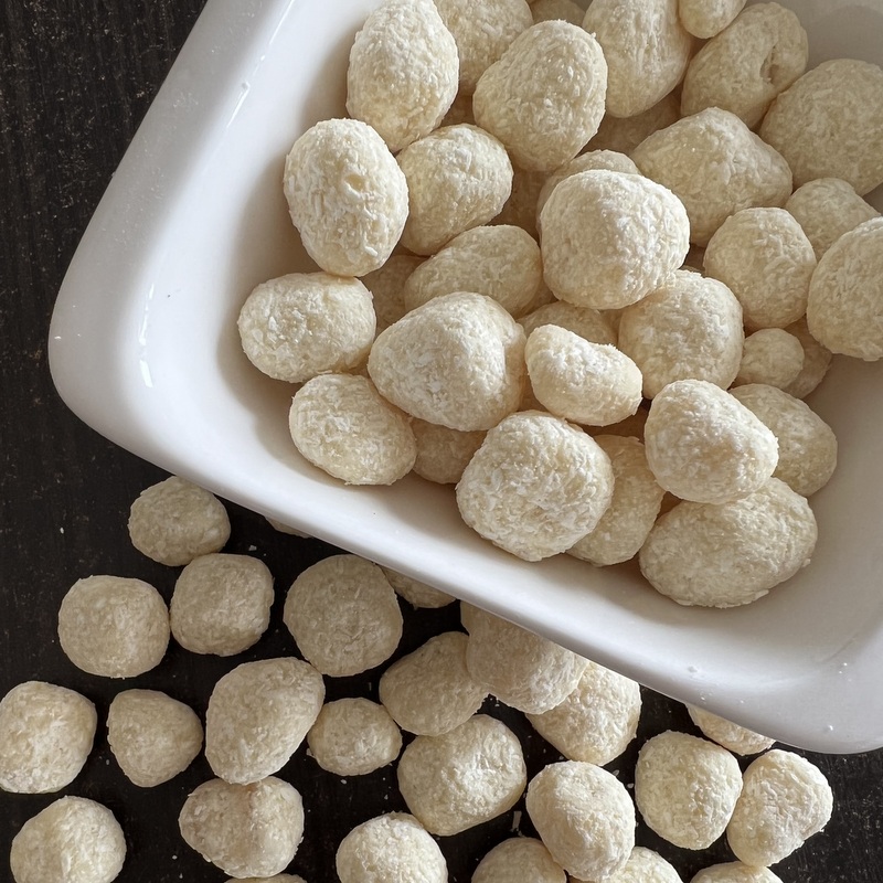 PINAKOLADA (ananaso kubelis baltame kokosiniame šokolade)